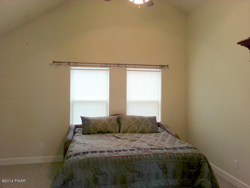 260 West Lakeview Road Lackawaxen, PA 18435 - Photo 19 of 37