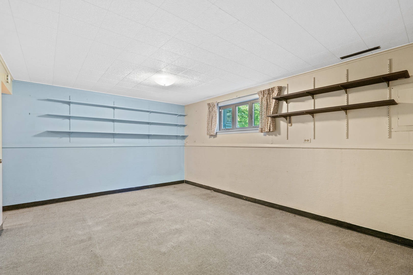 244 Thomas Street Park Forest, IL 60466 - Photo 15 of 30 a view of an empty room