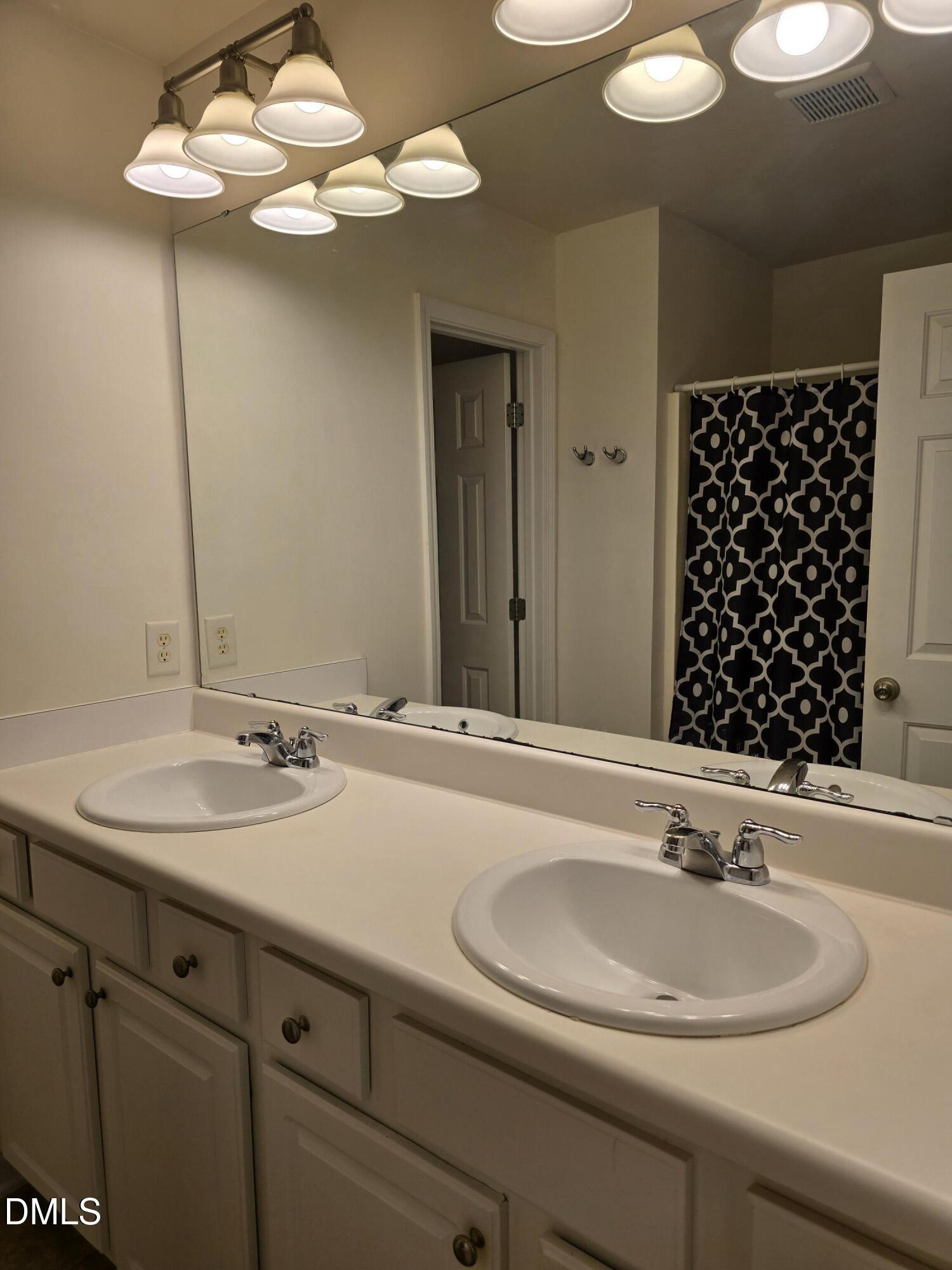 7106 Racine Way Raleigh, NC 27615 - Photo 22 of 33 20251112_142609