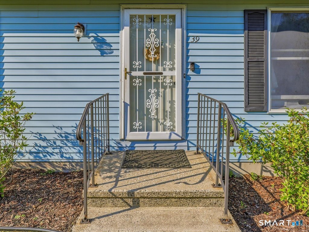 39 Glezen Street Norwich, CT 06360 - Photo 4 of 27