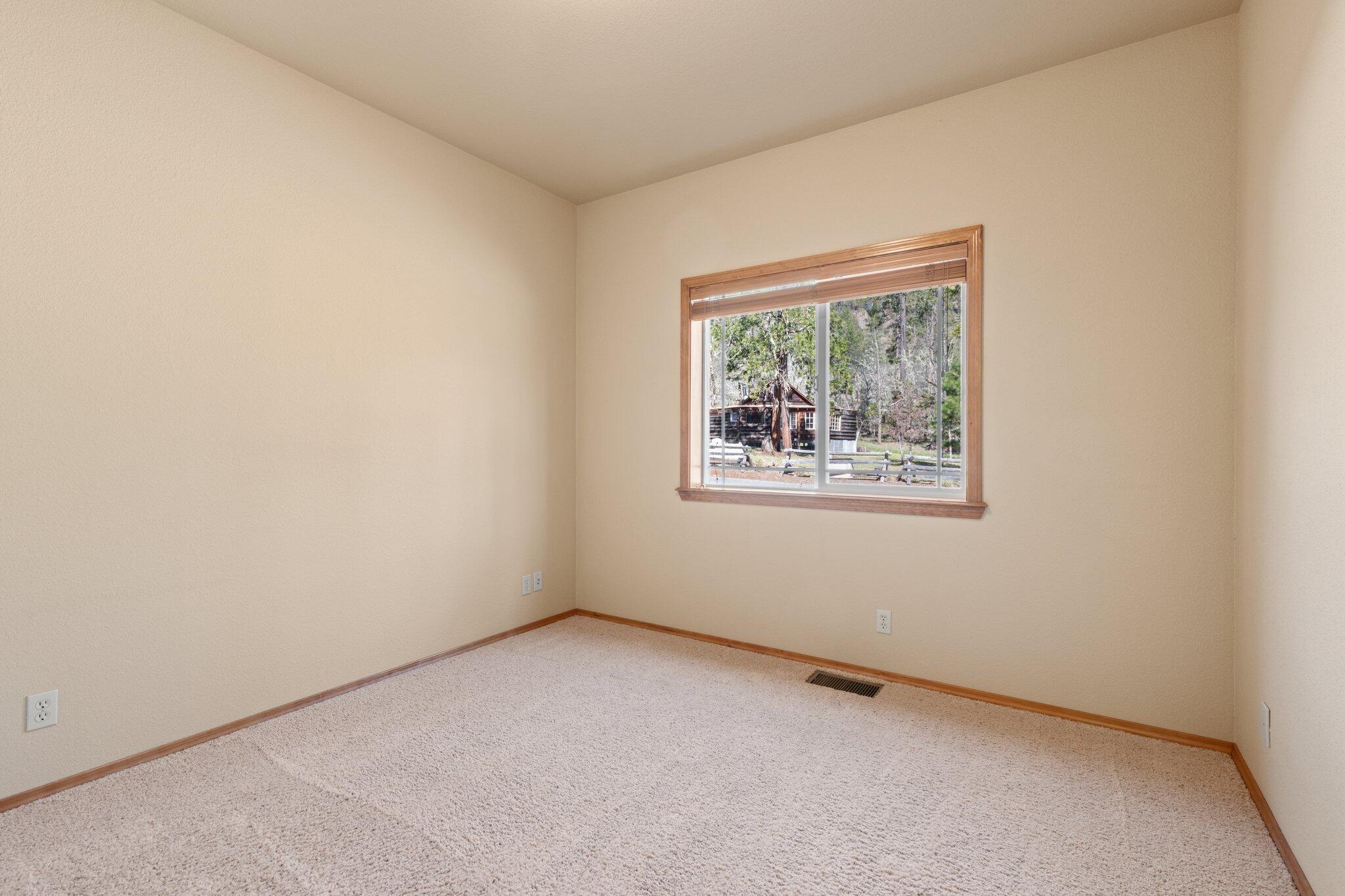 6250 West Side Road Cave Junction, OR 97523 - Photo 28 of 43 26-web-or-mls-IMGL5533