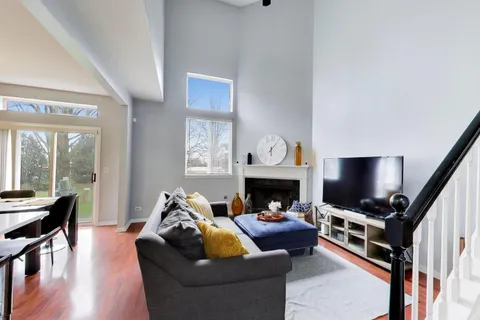 $340,000 | 1267 Arapaho Court, Naperville, IL 60540