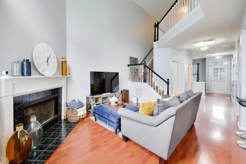 $340,000 | 1267 Arapaho Court, Naperville, IL 60540