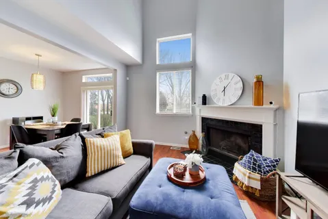 $340,000 | 1267 Arapaho Court, Naperville, IL 60540