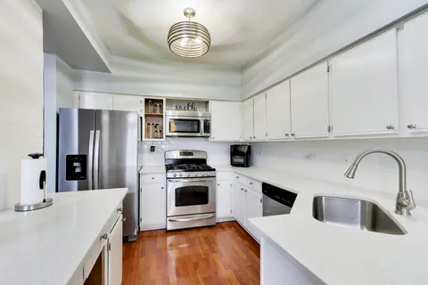 $340,000 | 1267 Arapaho Court, Naperville, IL 60540