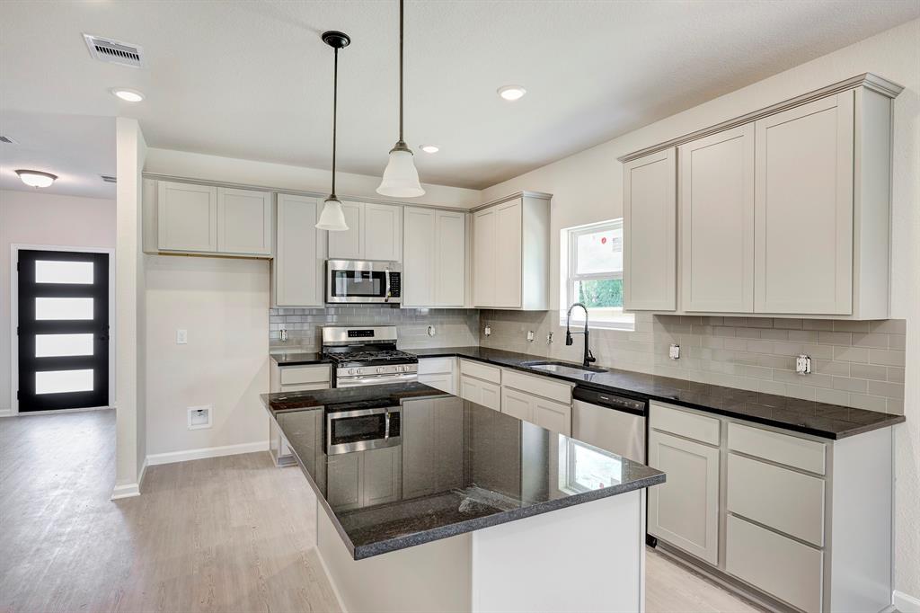 4336 Brayfield Road Fort Worth, TX 76036 - Photo 6 of 17 The Davenport II- Kitchen