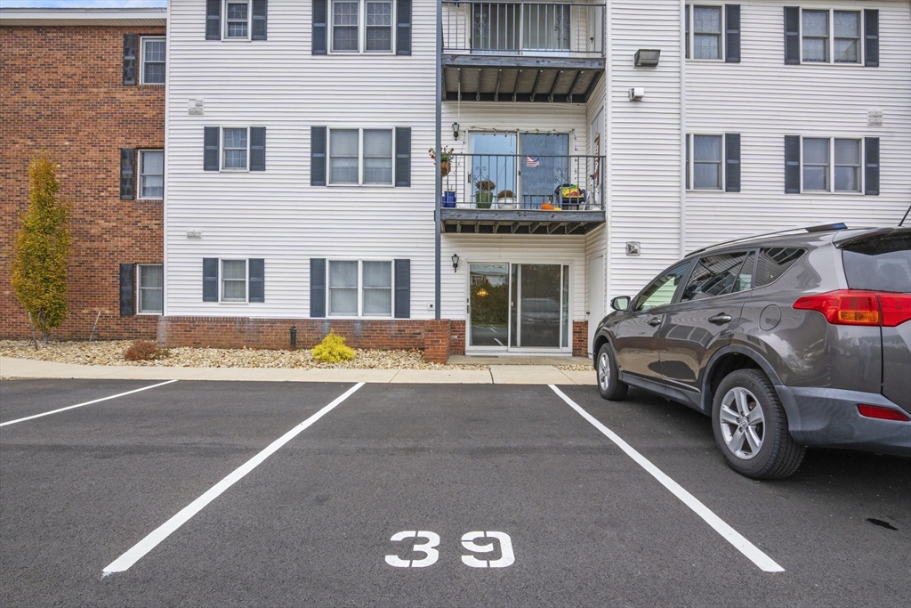 45 Christopher Drive, Unit 101 Methuen, MA 01844 - Photo 23 of 32 a front view of a house with parking space