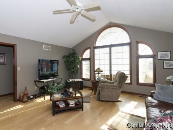 2512 Sage Lane Springfield, IL 62711 - Photo 10 of 14 Gallery Image 10