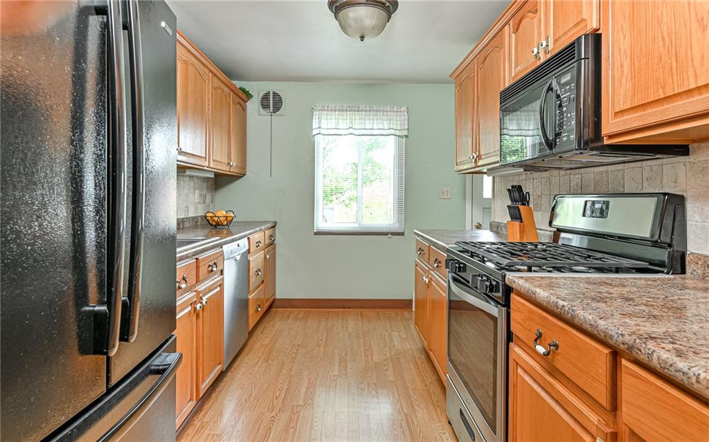 160 Rosscommon Road Wexford, PA 15090 - Photo 3 of 24 Gallery Image 3
