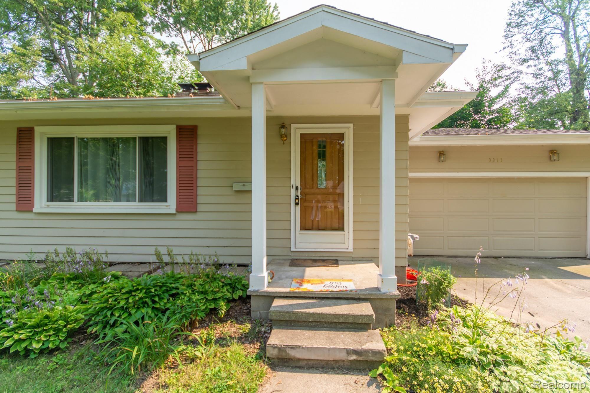 3313 Sunnylane Lansing, MI 48906 - Photo 2 of 21 DSC_1738.jpg