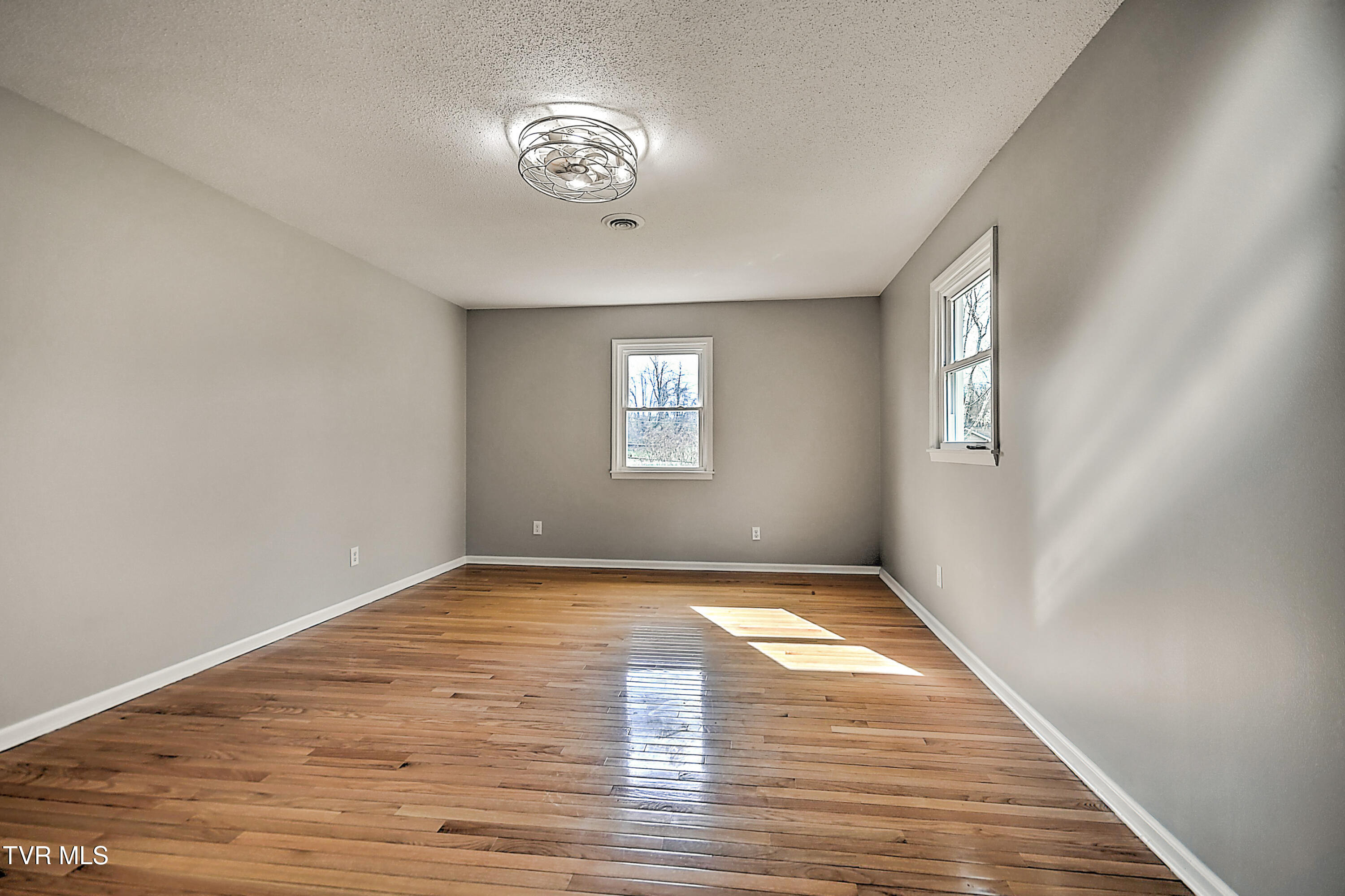 6371 Old Jonesboro Road Bristol, TN 37620 - Photo 28 of 55 6371 Old Jboro GUnit-32