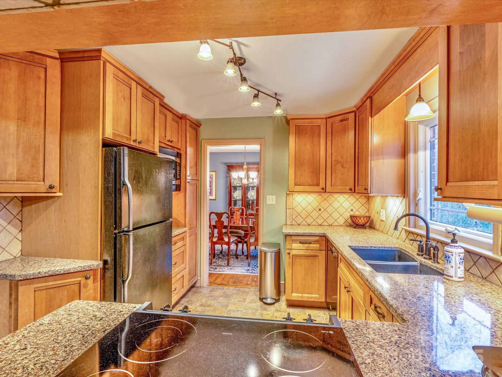 35 Windsor Road Asheville, NC 28804 - Photo 17 of 48 Gallery Image 17