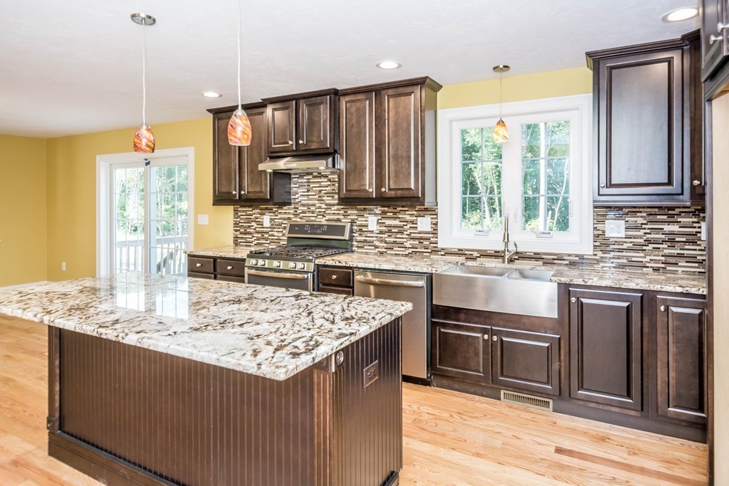 11 Fieldstone Lane Georgetown, MA 01833 - Photo 4 of 24 Gallery Image 4