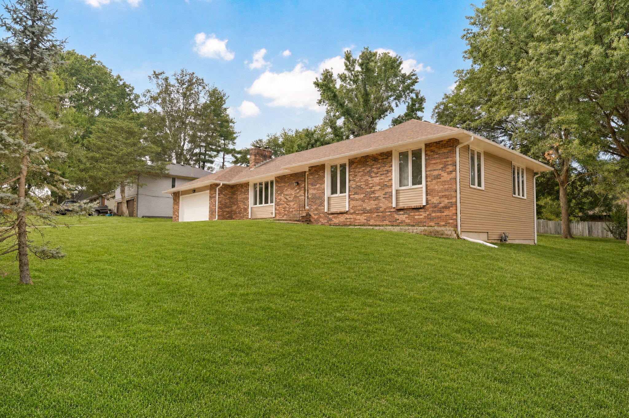 515 East Cardinal Street Springfield, MO 65810 - Photo 6 of 58 515 E Cardinal St-54 (2)