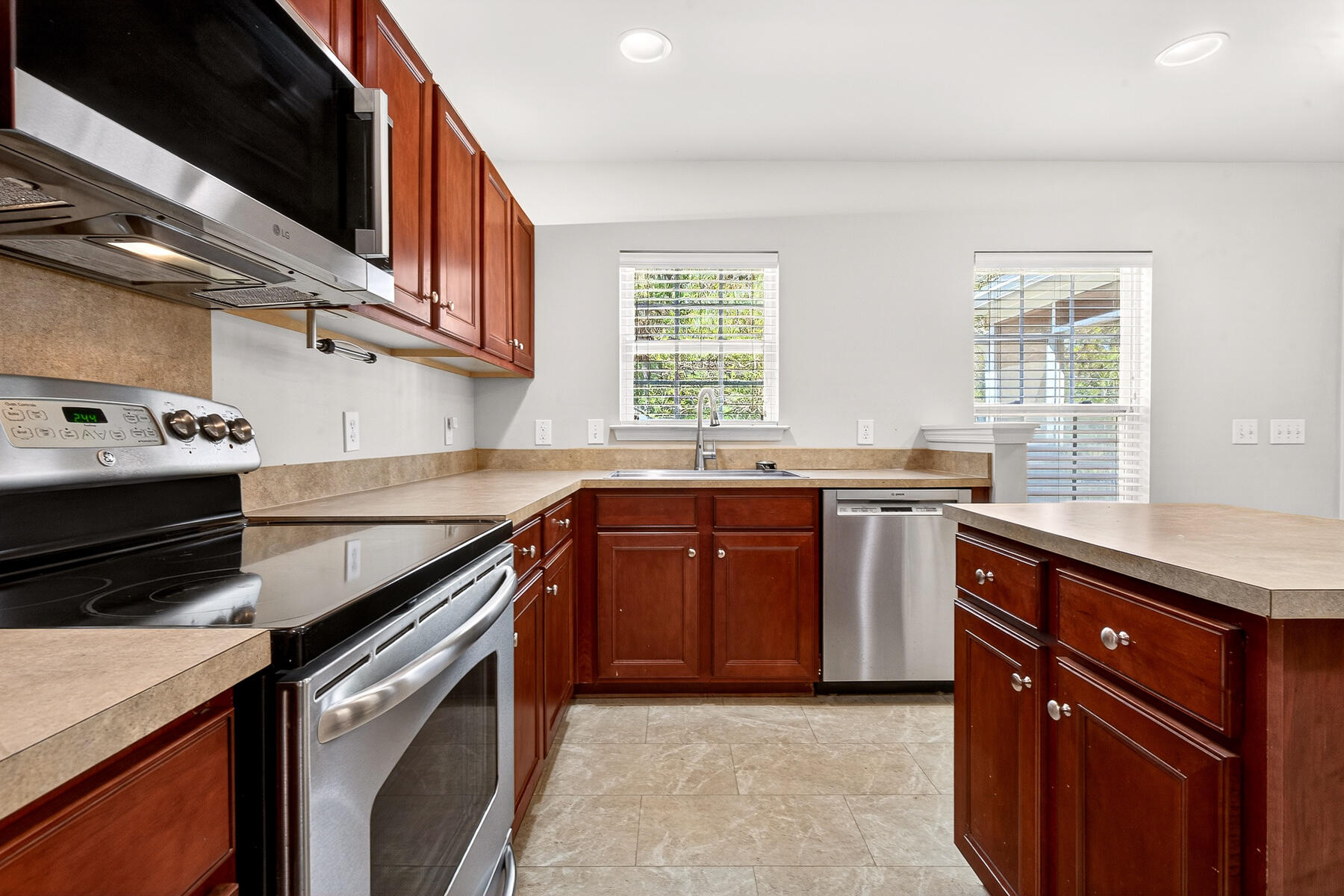 110 Avalon Road Summerville, SC 29483 - Photo 13 of 36 AP-35