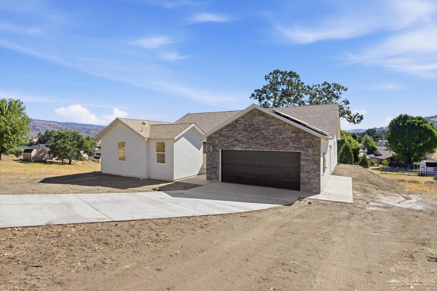28321 Carry Back Court Tehachapi, CA 93561 - Photo 3 of 41 Gallery Image 3