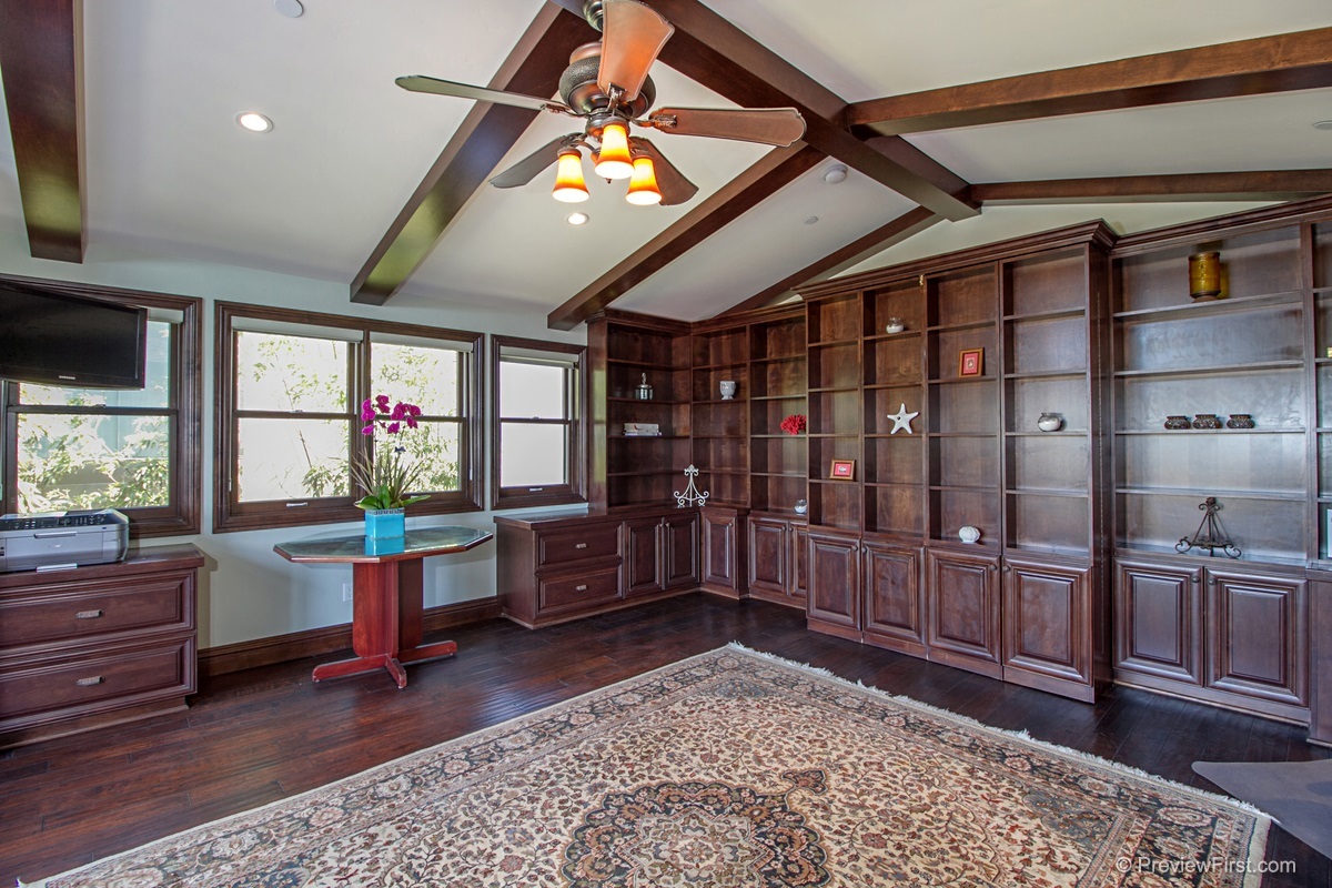 554 Neptune Avenue Encinitas, CA 92024 - Photo 11 of 24 Gallery Image 11