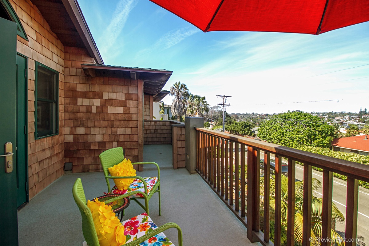 554 Neptune Avenue Encinitas, CA 92024 - Photo 14 of 24 Gallery Image 14