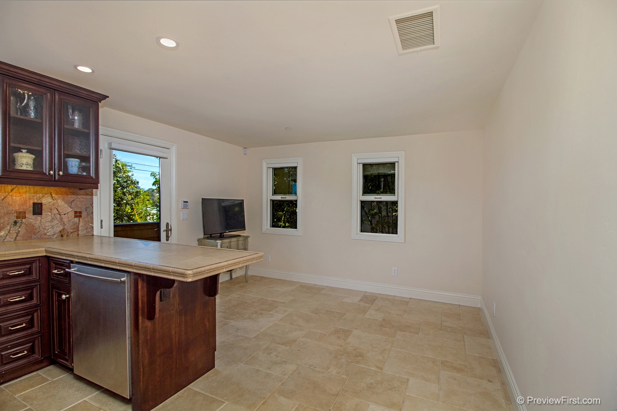 554 Neptune Avenue Encinitas, CA 92024 - Photo 18 of 24 Gallery Image 18