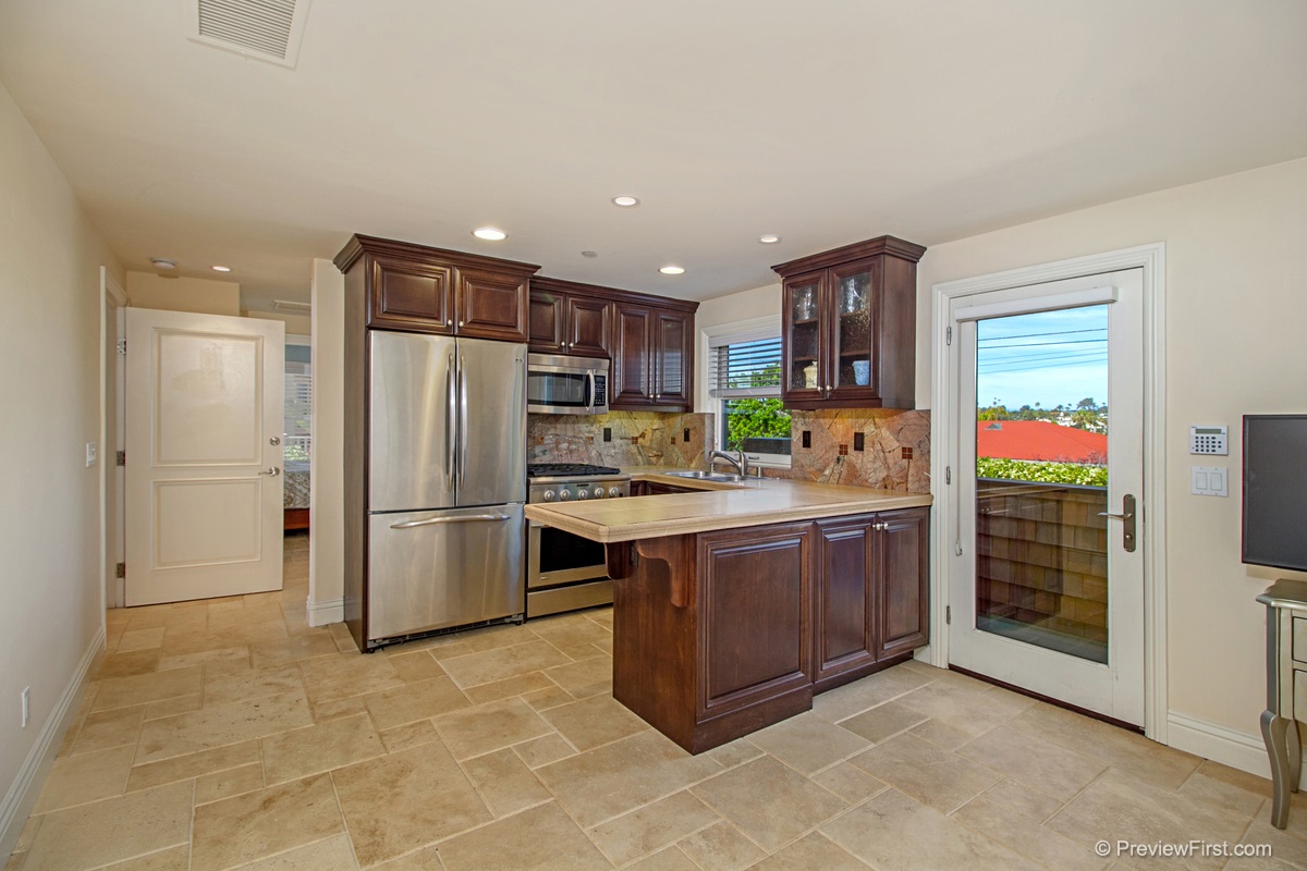 554 Neptune Avenue Encinitas, CA 92024 - Photo 19 of 24 Gallery Image 19
