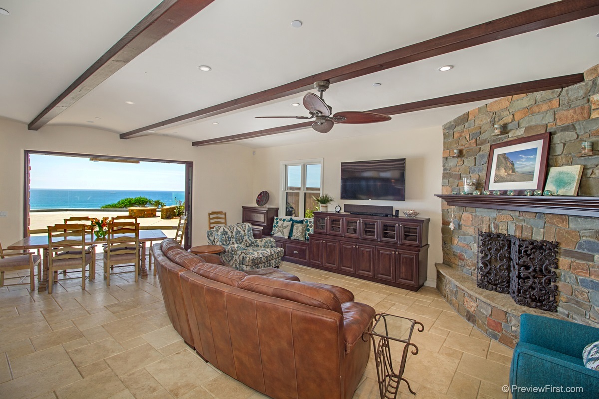 554 Neptune Avenue Encinitas, CA 92024 - Photo 3 of 24 Gallery Image 3