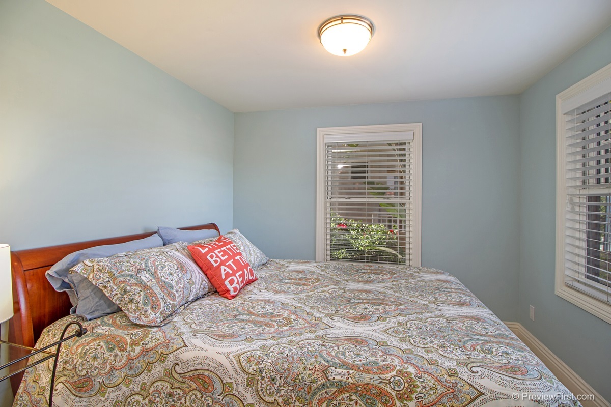 554 Neptune Avenue Encinitas, CA 92024 - Photo 21 of 24 Gallery Image 21