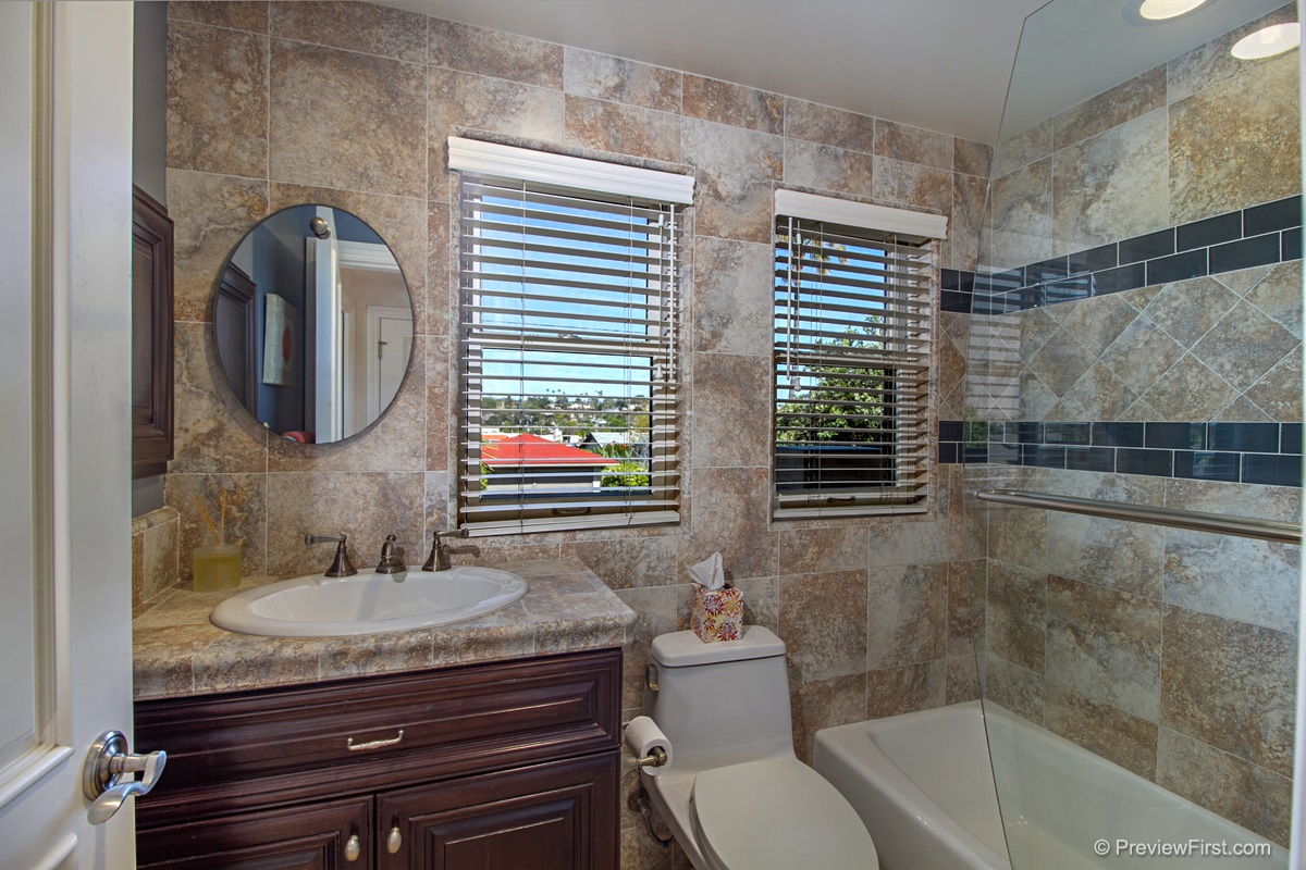 554 Neptune Avenue Encinitas, CA 92024 - Photo 22 of 24 Gallery Image 22