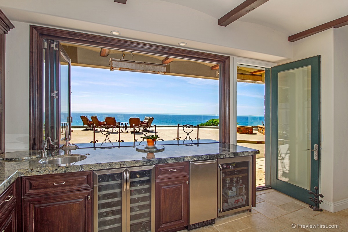 554 Neptune Avenue Encinitas, CA 92024 - Photo 6 of 24 Gallery Image 6