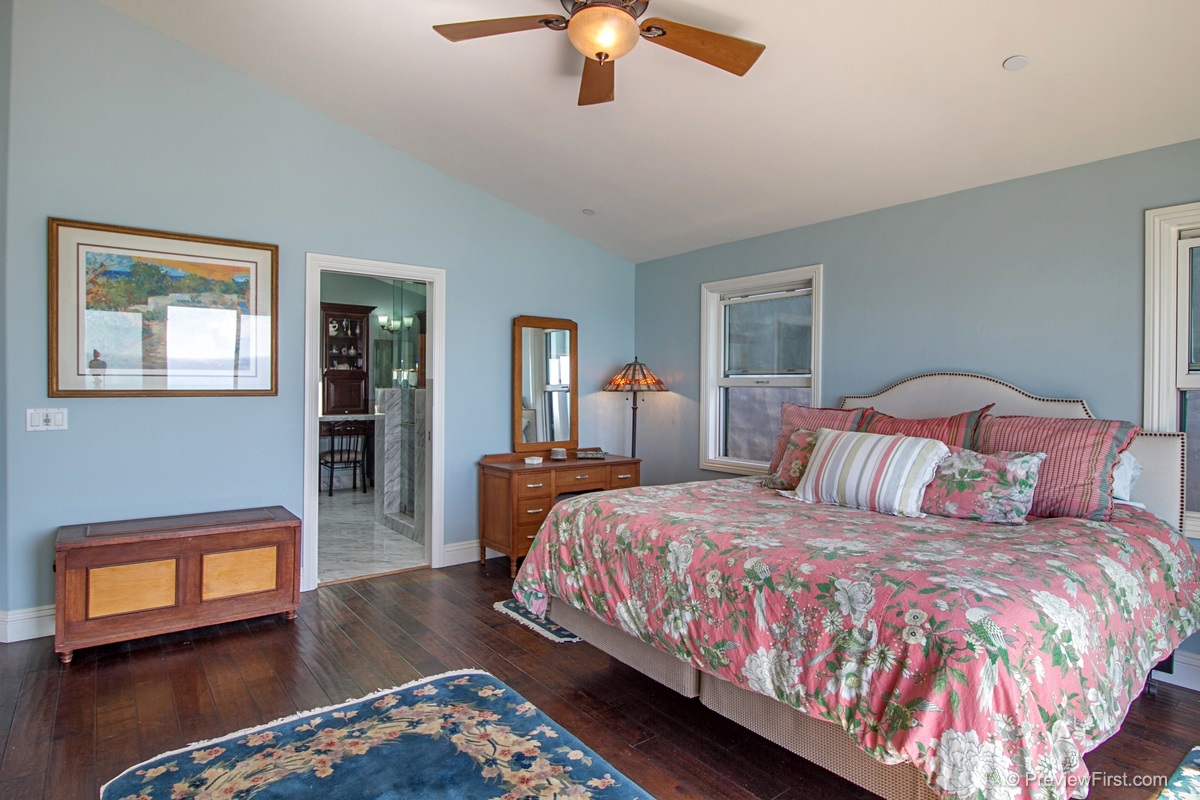 554 Neptune Avenue Encinitas, CA 92024 - Photo 9 of 24 Gallery Image 9