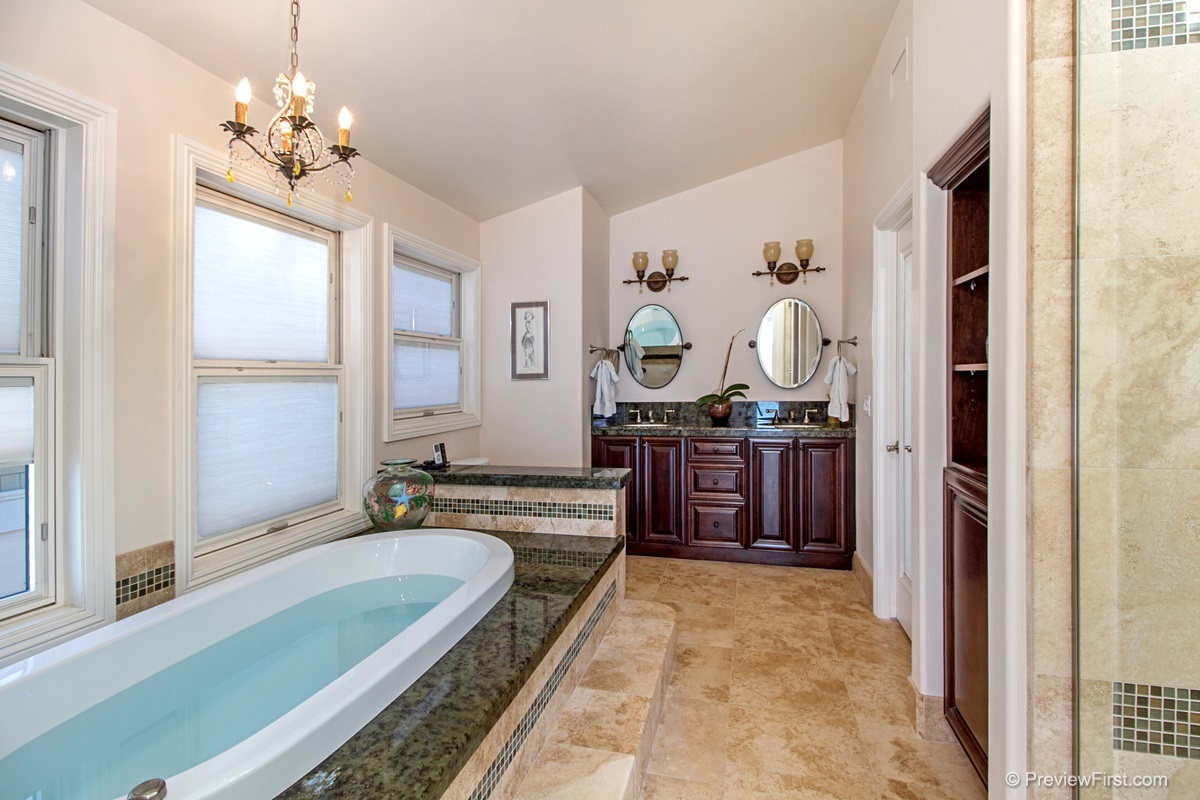 554 Neptune Avenue Encinitas, CA 92024 - Photo 10 of 24 Gallery Image 10