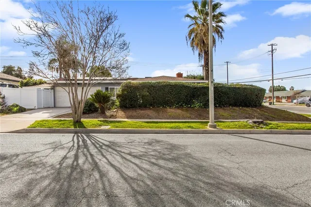 $869,000 | 1235 West Cypress Avenue, Redlands, CA 92373