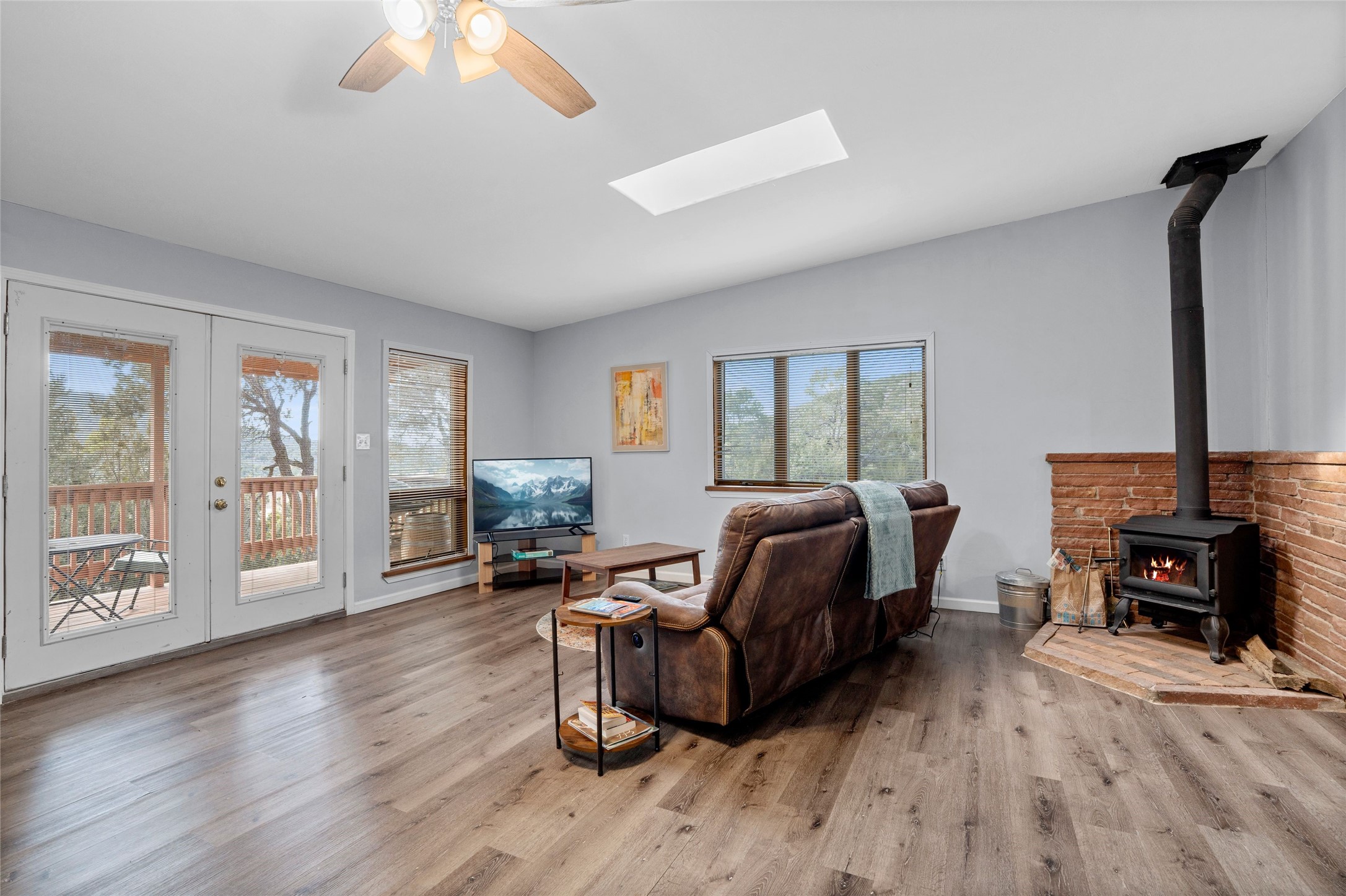 1661 Cerro Gordo Road, Unit E Santa Fe, NM 87501 - Photo 28 of 50 Casita Living room with Wood burning stove