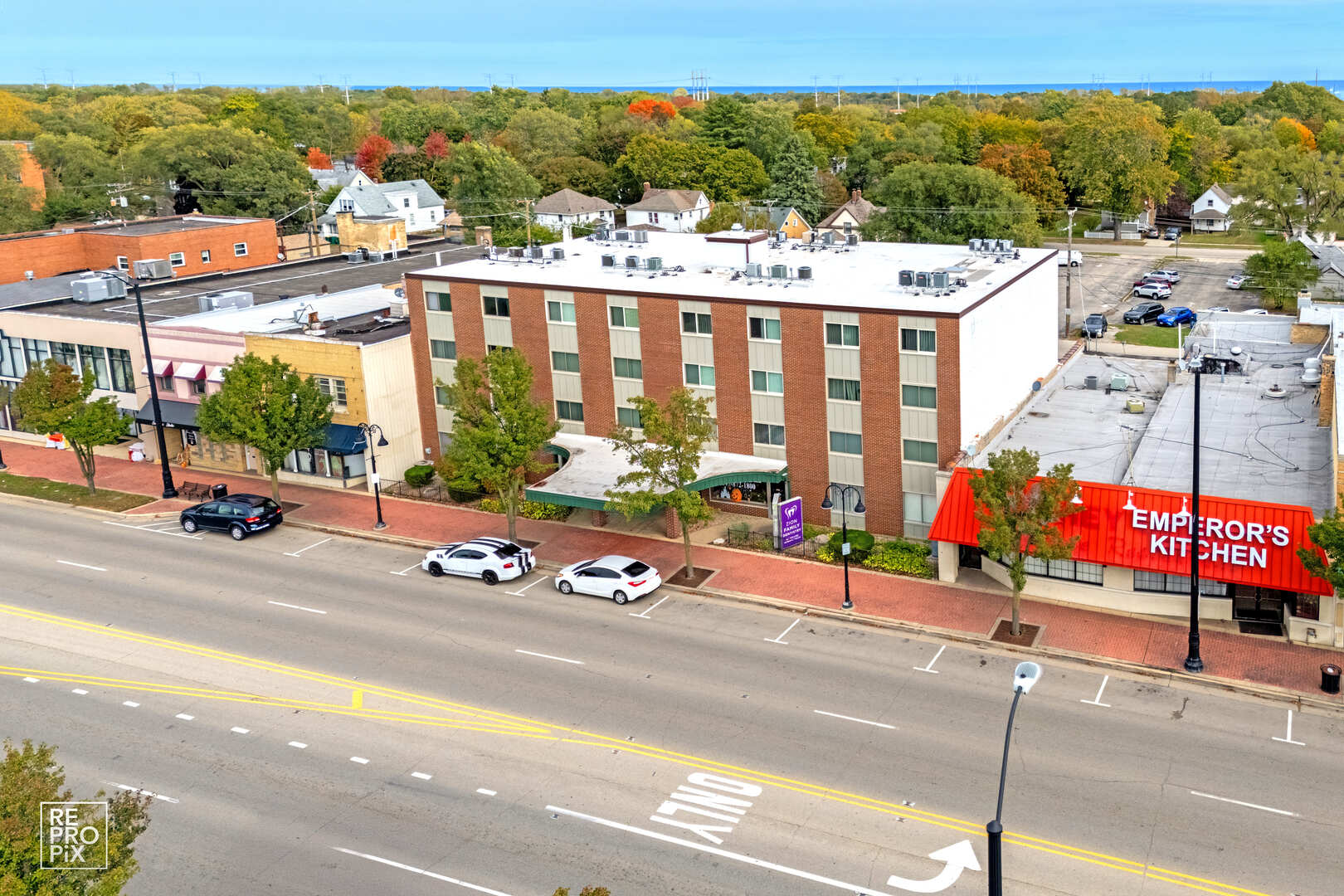 2671 Sheridan Road Zion, IL 60099 - Photo 2 of 10 a view of a city