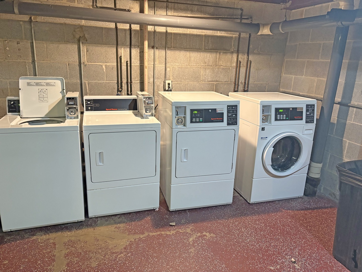 2671 Sheridan Road Zion, IL 60099 - Photo 10 of 10 a utility room with dryer and washer