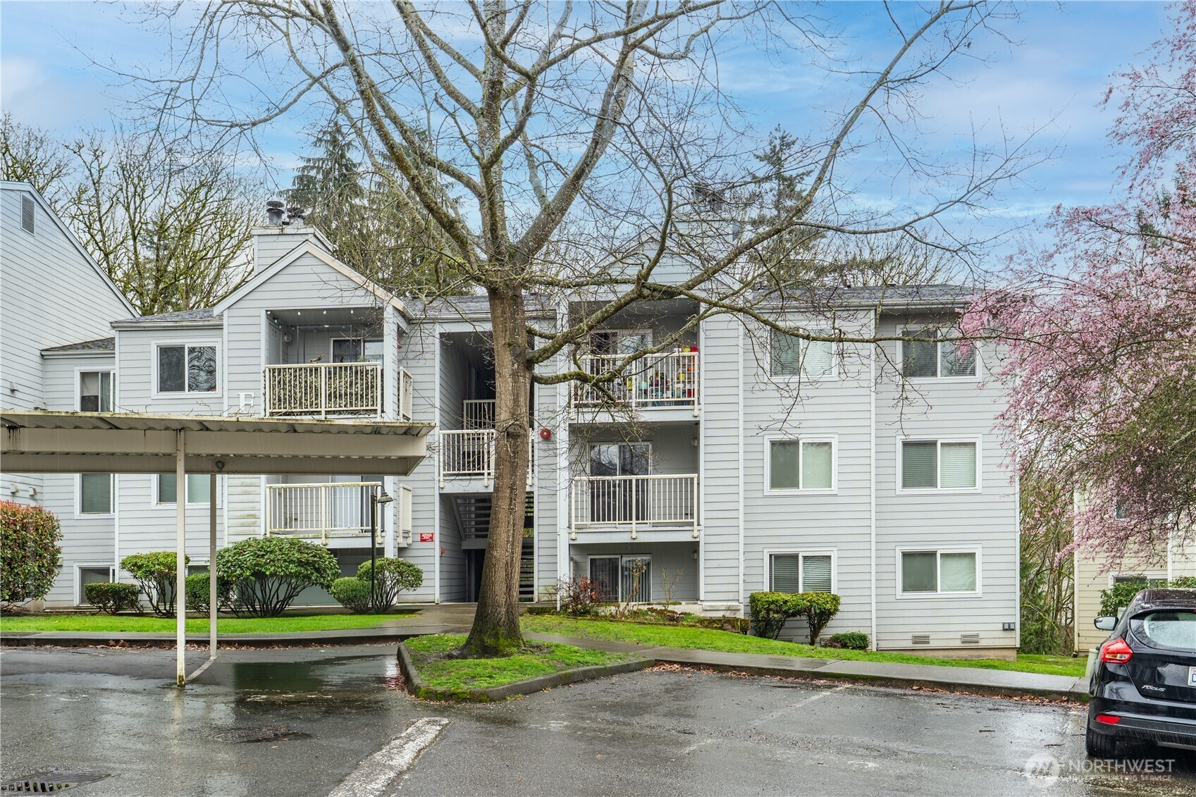 975 Aberdeen Avenue Northeast, Unit F207 Renton, WA 98056 - Photo 1 of 24 a front view of a building with garden