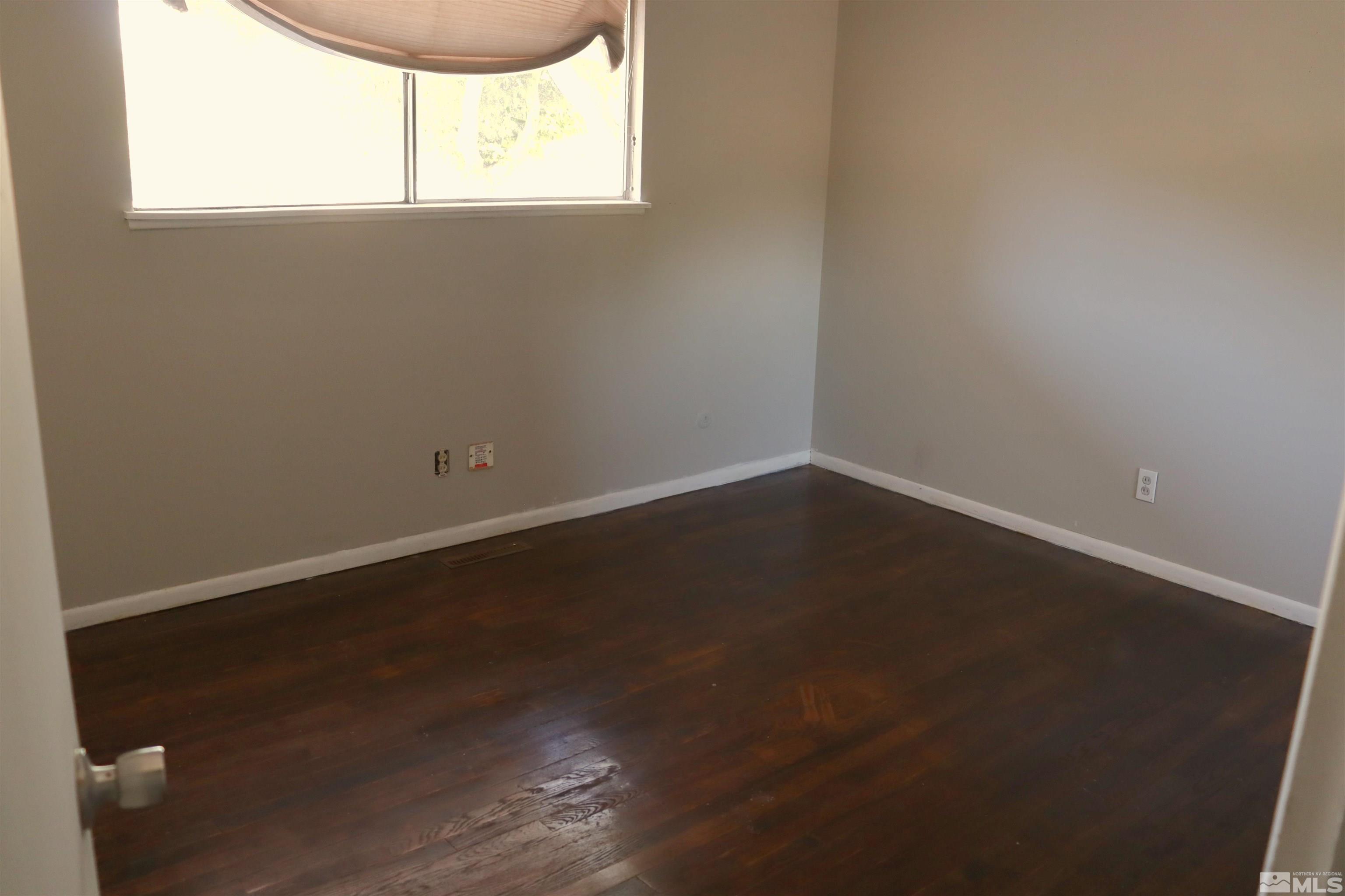 2650 Apollo Way Reno, NV 89503 - Photo 34 of 36 an empty room with a window