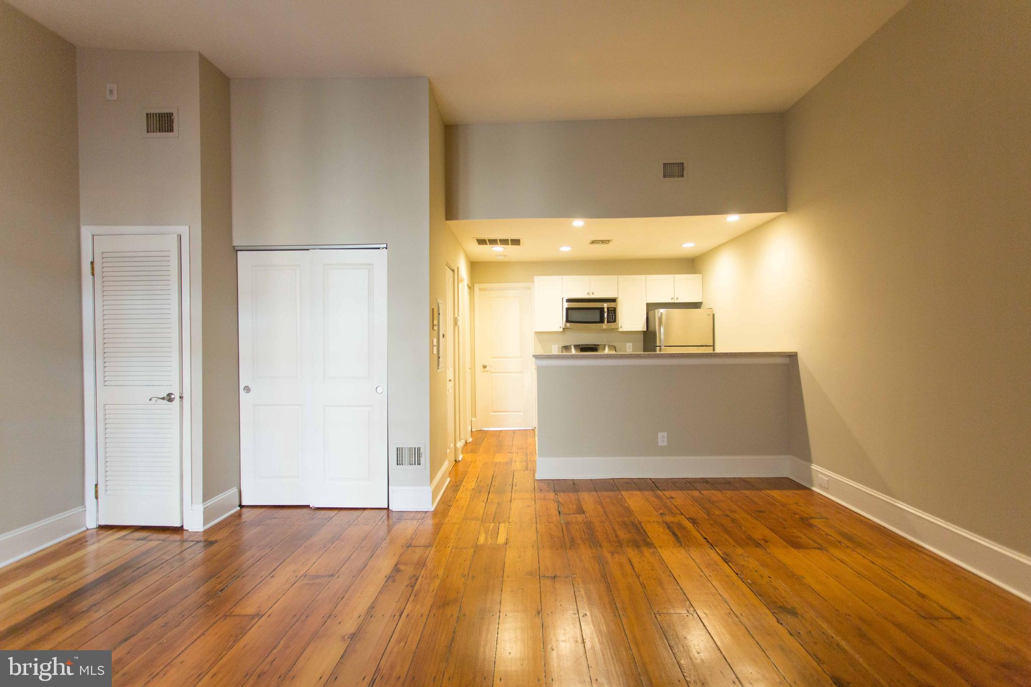 727 Spruce Street, Unit 1B Philadelphia, PA 19106 - Photo 2 of 18