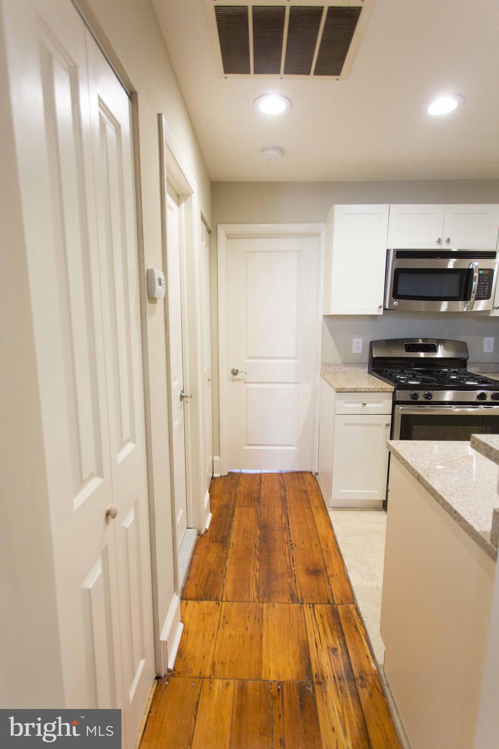 727 Spruce Street, Unit 1B Philadelphia, PA 19106 - Photo 6 of 18