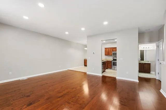 $274,900 | 56607 Long Island Drive, Utica, MI 48316