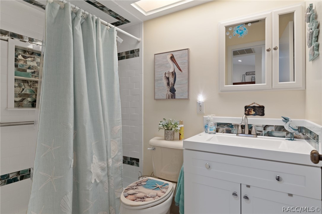 1504 North Foxboro Loop Crystal River, FL 34429 - Photo 26 of 52 Guest Bathroom