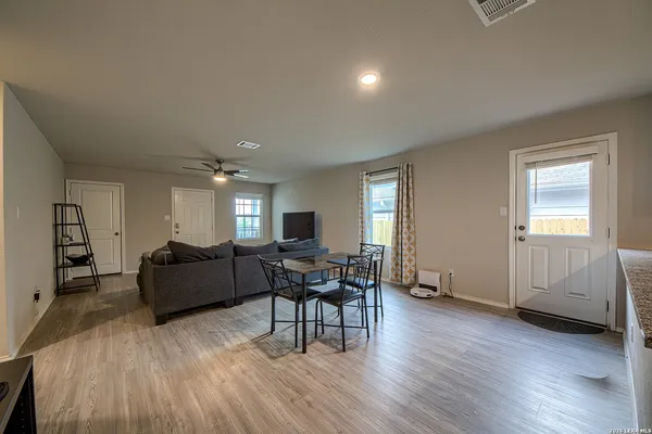 $1,500 | 14014 Homestead Way, San Antonio, TX 78252