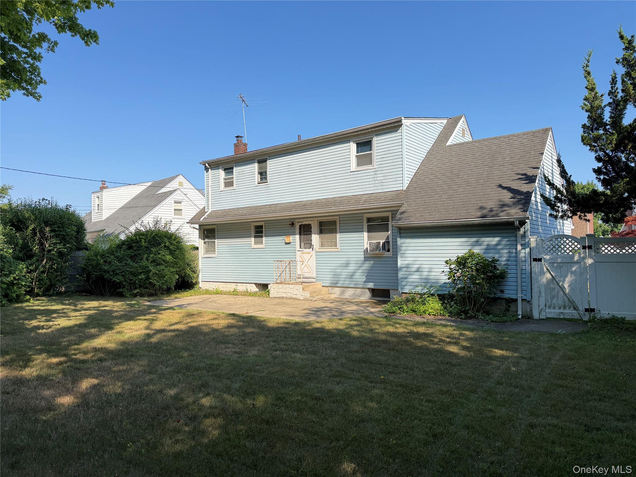 21 Morris Road Bethpage, NY 11714 - Photo 3 of 3