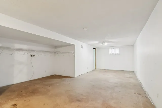 $249,900 | 2502 East Chestnut Drive, Wonder Lake, IL 60097