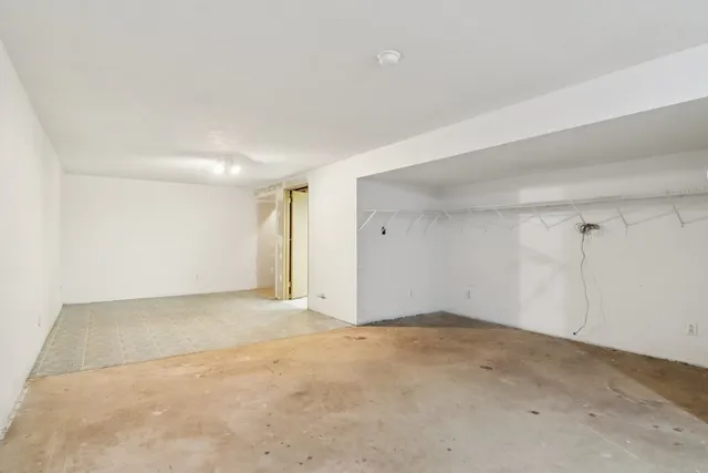 $249,900 | 2502 East Chestnut Drive, Wonder Lake, IL 60097