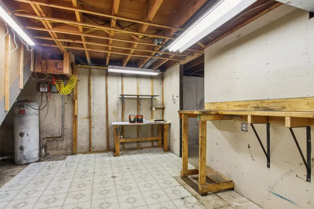 $249,900 | 2502 East Chestnut Drive, Wonder Lake, IL 60097