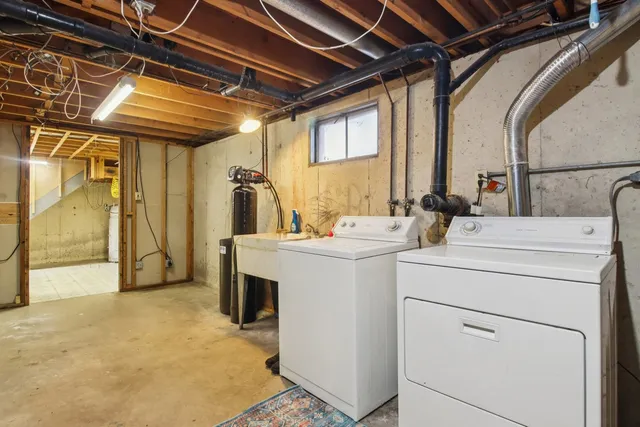 $249,900 | 2502 East Chestnut Drive, Wonder Lake, IL 60097