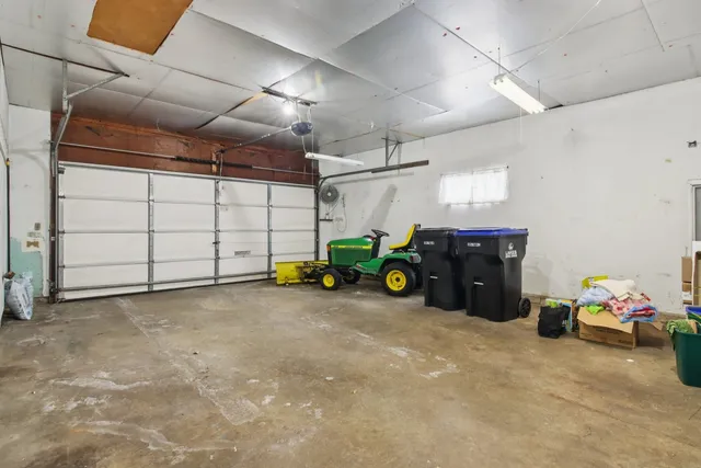 $249,900 | 2502 East Chestnut Drive, Wonder Lake, IL 60097