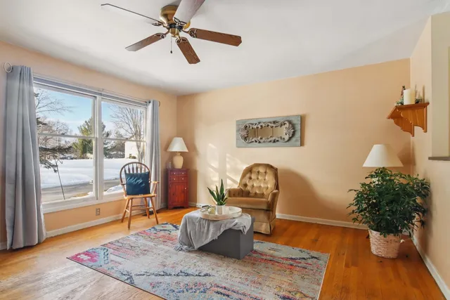 $249,900 | 2502 East Chestnut Drive, Wonder Lake, IL 60097