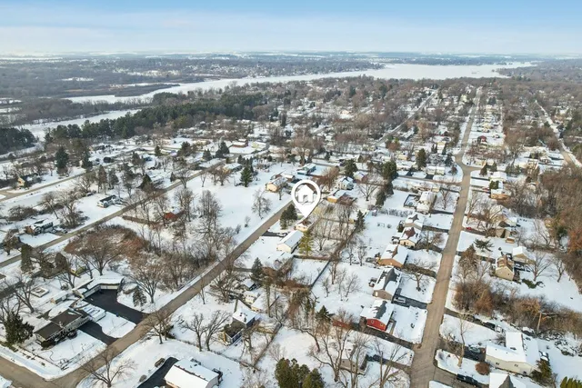 $249,900 | 2502 East Chestnut Drive, Wonder Lake, IL 60097