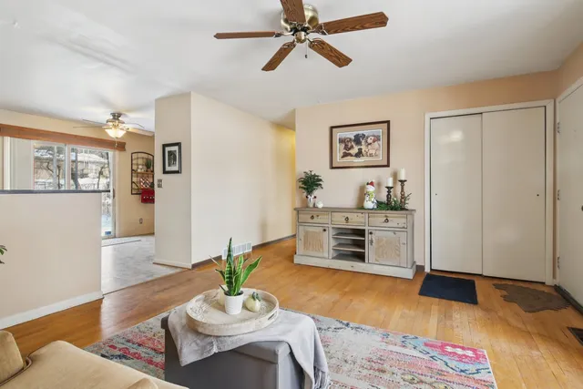 $249,900 | 2502 East Chestnut Drive, Wonder Lake, IL 60097